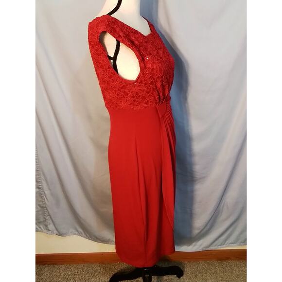 Connected Red dress - Picture 2 of 8